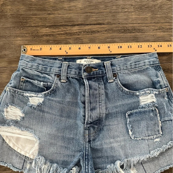 Abercrombie & Fitch Womens size 2/26 High Rise Cutoff Jean Shorts Patches Light - Picture 3 of 10
